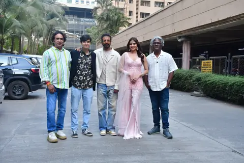 Javed Jaffrey, Vivaan Shah and Avantika Dassani   snapped promoting 'Inn Galliyon Me'