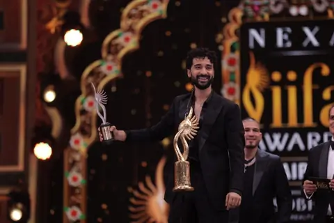 Raghav Juyal wins the award for Kill for his Performance in a Negative Role at the NEXA IIFA Awards 2025.