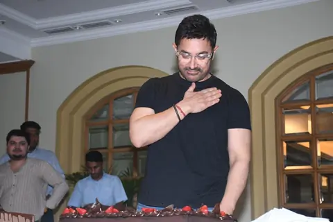Aamir Khan  celebrates his 60th birthday with Paparazzi