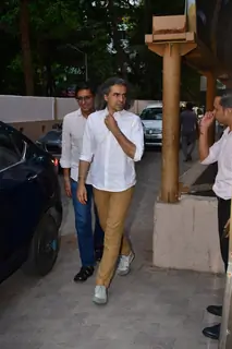 Imtiaz Ali and others attend  Deb Mukherjee’s prayer meet
