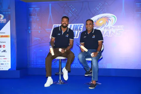 Hardik Pandya and Mahela Jayawardene attend the Mumbai Indians Press Conference