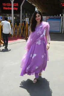 Pooja Chopra visits Sidhivinayak temple 