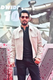 Randeep Hooda celebrates his birthday with media