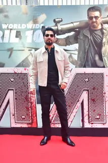 Randeep Hooda celebrates his birthday with media