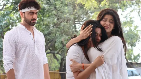 Rohit Purohit and Samridhii Shukla snapped on the sets of Yeh Rishta Kya Kehlata Hai