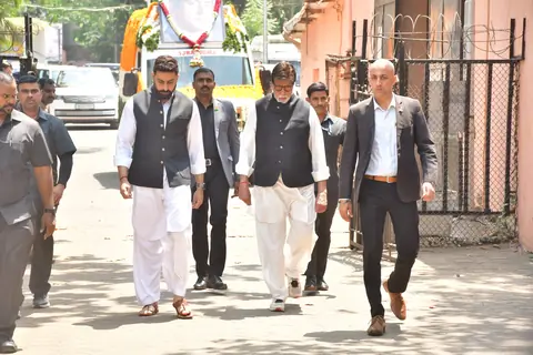 Abhishek Bachchan and Amitabh Bachchan attend Manoj Kumar's funeral