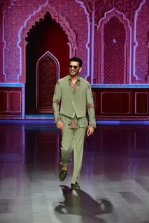  Priyanka Chahar Chaudhary, Khushi Kapoor, Sonakshi Sinha, Zaheer Iqbal and others grace the Bombay Times Fashion Week