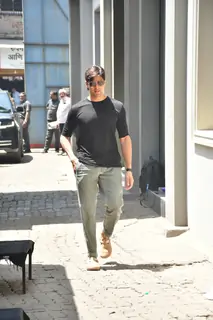 Sidharth Malhotra snapped for shoot in Sakinaka