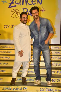 Aamir Khan and Vicky Kaushal snapped at the screening of 'Sitaare Zameen Par'