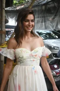 Kriti Kharbanda snapped at Torii restaurant in Bandra