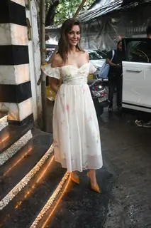 Kriti Kharbanda snapped at Torii restaurant in Bandra