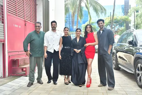 Konkona Sen Sharma, Anurag Basu, Ali Fazal, Aditya Roy Kapur, Sara Ali Khan and Fatima Sana Shaikh snapped promoting Metro In Dino