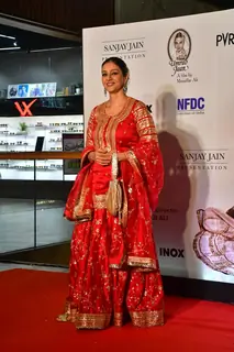 Tabu graces the re-release premiere of 'Umrao Jaan'
