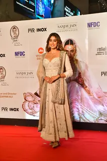 Janhvi Kapoor graces the re-release premiere of 'Umrao Jaan'