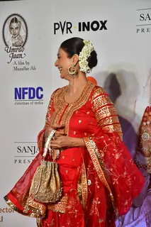 Tabu graces the re-release premiere of 'Umrao Jaan'
