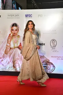 Janhvi Kapoor graces the re-release premiere of 'Umrao Jaan'