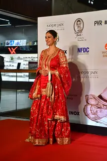 Tabu graces the re-release premiere of 'Umrao Jaan'