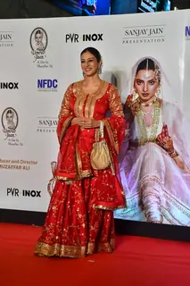 Tabu graces the re-release premiere of 'Umrao Jaan'