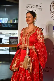 Tabu graces the re-release premiere of 'Umrao Jaan'