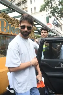 Shahid Kapoor snapped in Bandra