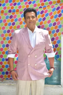 Ravi Kishan snapped promoting Son of Sardaar on the sets of Kapil sharma show