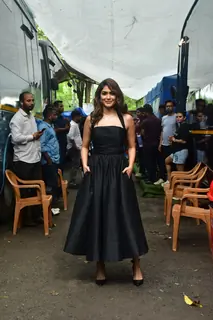 Mrunal Thakur snapped promoting Son of Sardaar on the sets of Kapil sharma show