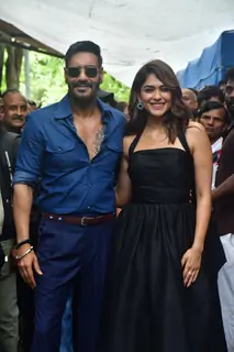 Ajay Devgn and Mrunal Thakur snapped promoting Son of Sardaar on the sets of Kapil sharma show