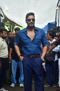 Ajay Devgn snapped promoting Son of Sardaar on the sets of Kapil sharma show