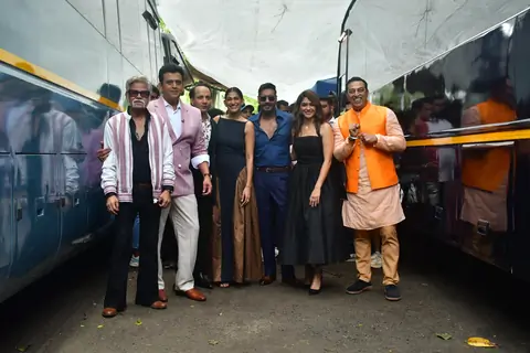 Ajay Devgn, Ravi Kishan, Vindu Dara Singh, Mrunal Thakur and Kubbra Sait snapped promoting Son of Sardaar on the sets of Kapil sharma show