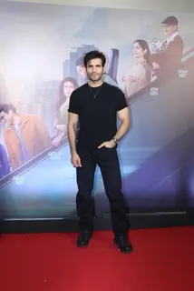 Karan Tacker graces the premiere of Metro… In Dino
