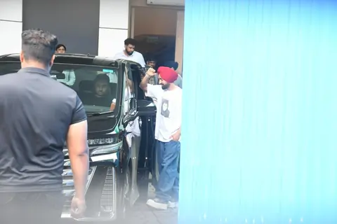 Diljit Dosanjh spotted at kalina airport