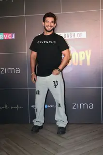 Arjun Bijlani  graces the grand success of show First Copy