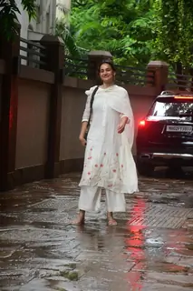 Aisha Sharma  spotted outside residence in Bandra