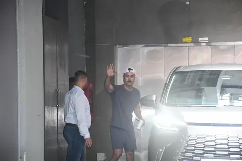 Ranbir Kapoor spotted outside a clinic in Bandra