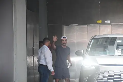Ranbir Kapoor spotted outside a clinic in Bandra