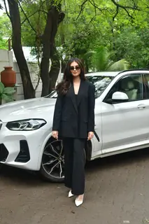Tara Sutaria snapped in juhu