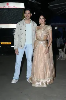 Sidharth Malhotra and Janhvi Kapoor snapped promoting ‘‘Param Sundari’ on the sets of Super Dancer 5