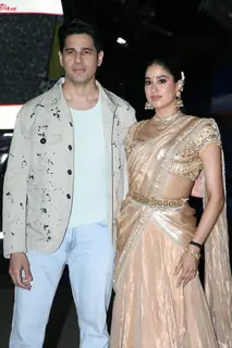 Sidharth Malhotra and Janhvi Kapoor snapped promoting ‘‘Param Sundari’ on the sets of Super Dancer 5