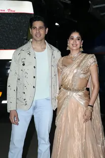 Sidharth Malhotra and Janhvi Kapoor snapped promoting ‘‘Param Sundari’ on the sets of Super Dancer 5