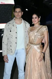Sidharth Malhotra and Janhvi Kapoor snapped promoting ‘‘Param Sundari’ on the sets of Super Dancer 5