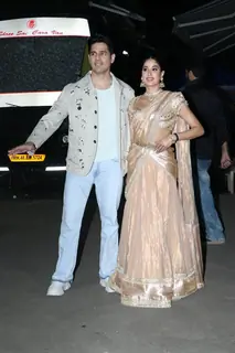 Sidharth Malhotra and Janhvi Kapoor snapped promoting ‘‘Param Sundari’ on the sets of Super Dancer 5