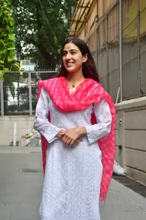 Sara Ali Khan snapped cutting her birthday cake