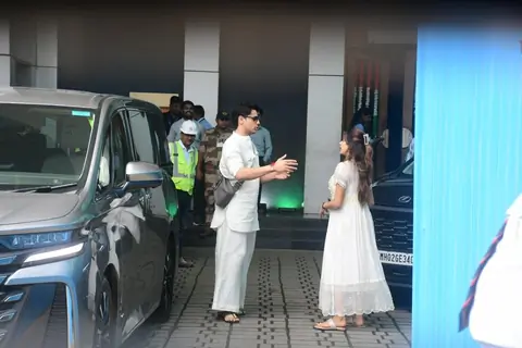 Sidharth Malhotra and Janhvi Kapoor return from Tirupati after Param Sundari promotions
