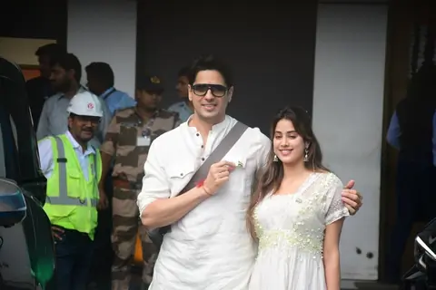 Sidharth Malhotra and Janhvi Kapoor return from Tirupati after Param Sundari promotions