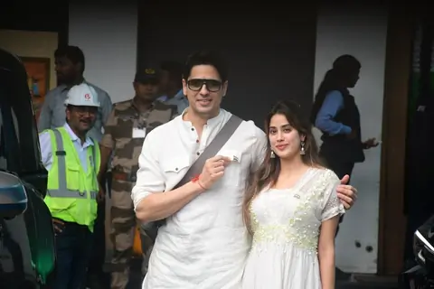 Sidharth Malhotra and Janhvi Kapoor return from Tirupati after Param Sundari promotions