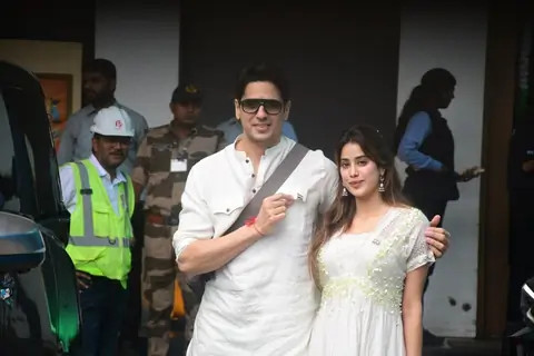 Sidharth Malhotra and Janhvi Kapoor return from Tirupati after Param Sundari promotions