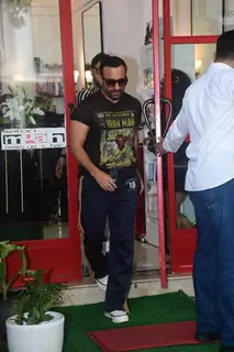 Sara Ali Khan spotted outside salon in Khar