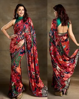 Sonali Bendre  serves saree goals in Pati Patni Aur Panga promotions