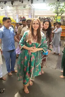 Esha Deol at Lalbaug Cha Raja Darshan