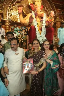 Esha Deol at Lalbaug Cha Raja Darshan